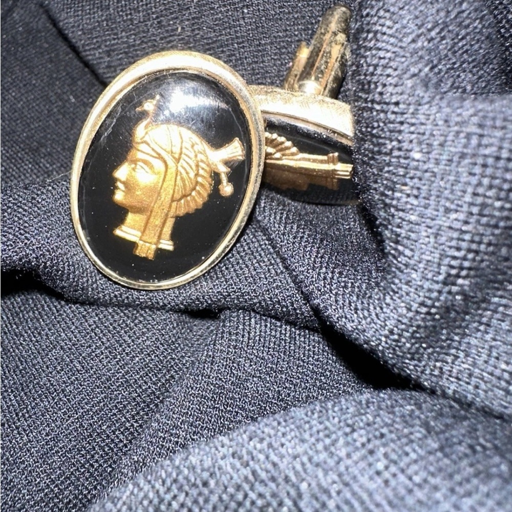 Vintage Black and Gold Egyptian or Greek cuff links - Picture 9 of 9